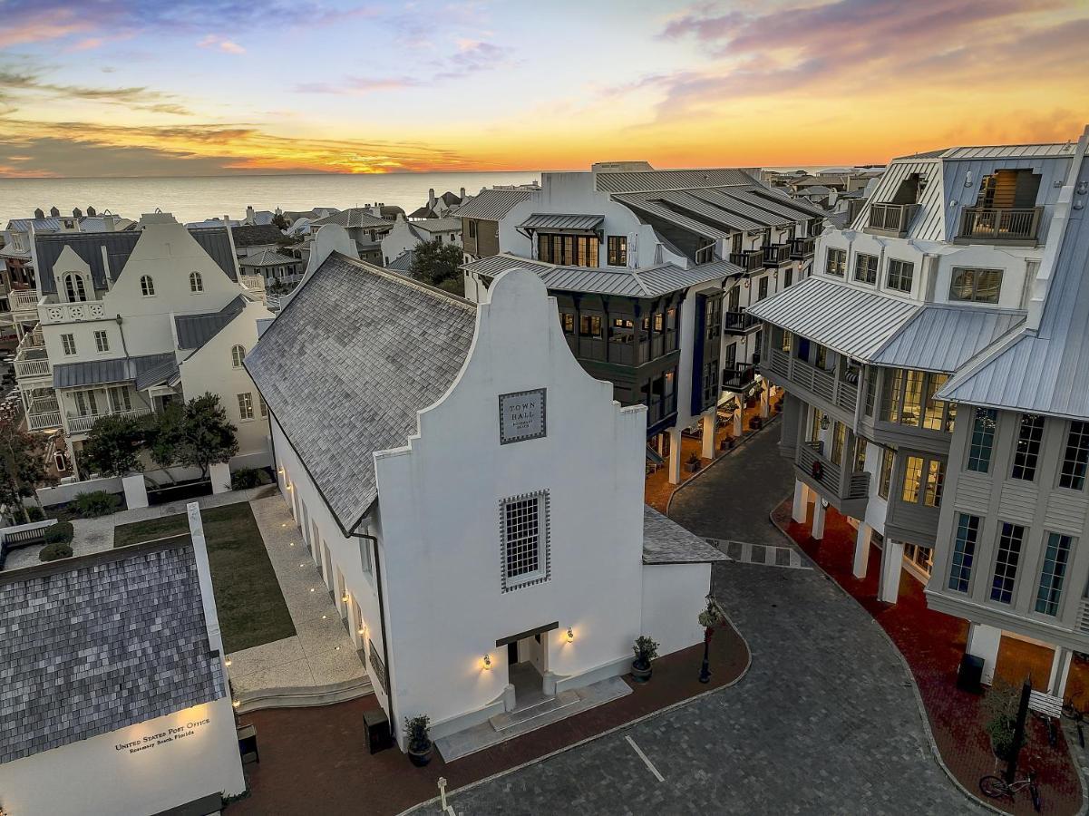 Private Pool, Gulf Views & Luxurious Features Throughout Lovely Apartment *
